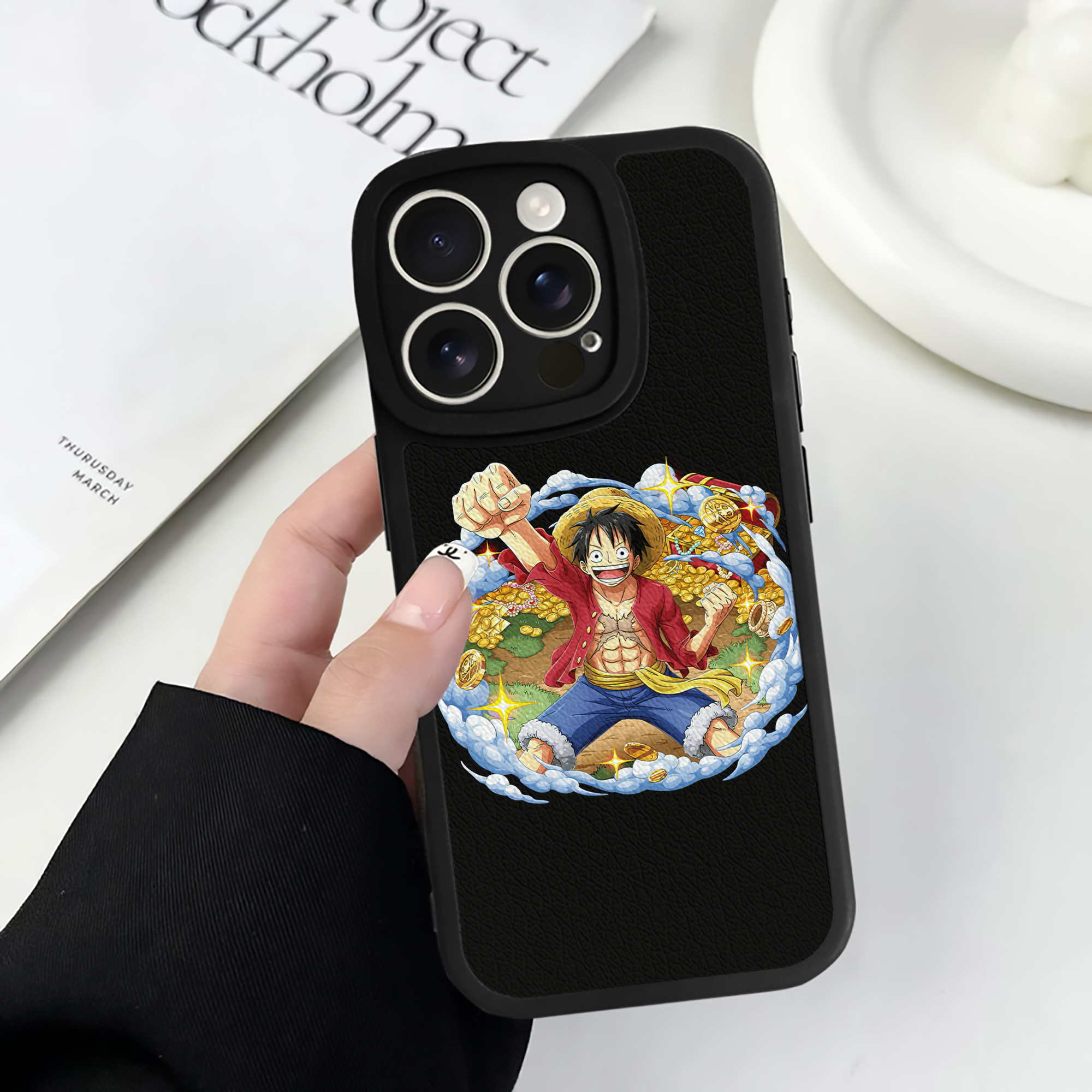 （画像用） ワンピース モンキー・D・ルフィ ONE PIECE Monkey D. Luffy 【iPhone 16シリーズ対応】シリコンスマホケース（レザー調） 材質：シリコン